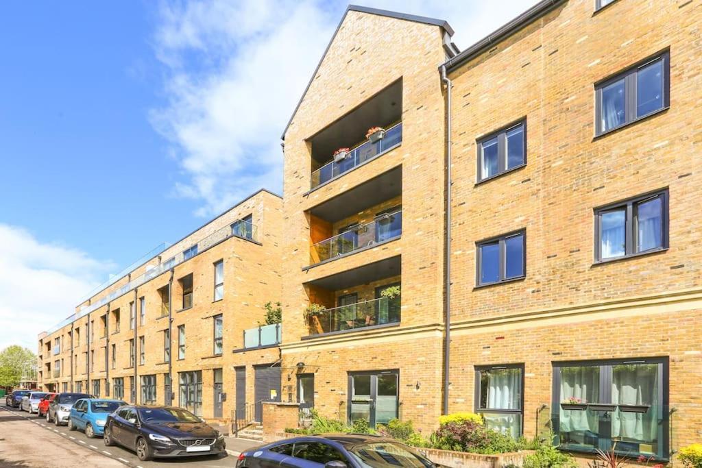 Idyllic Thames Riverside Apartment With Free Parking Isleworth Exterior foto